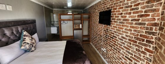 Room E — Classic Clay Brick Wall Feature Room