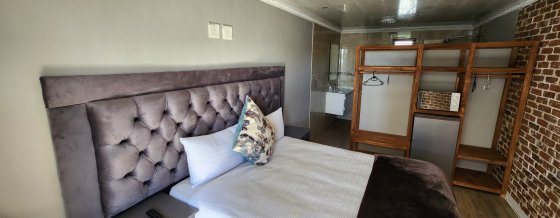 Room E — Classic Clay Brick Wall Feature Room