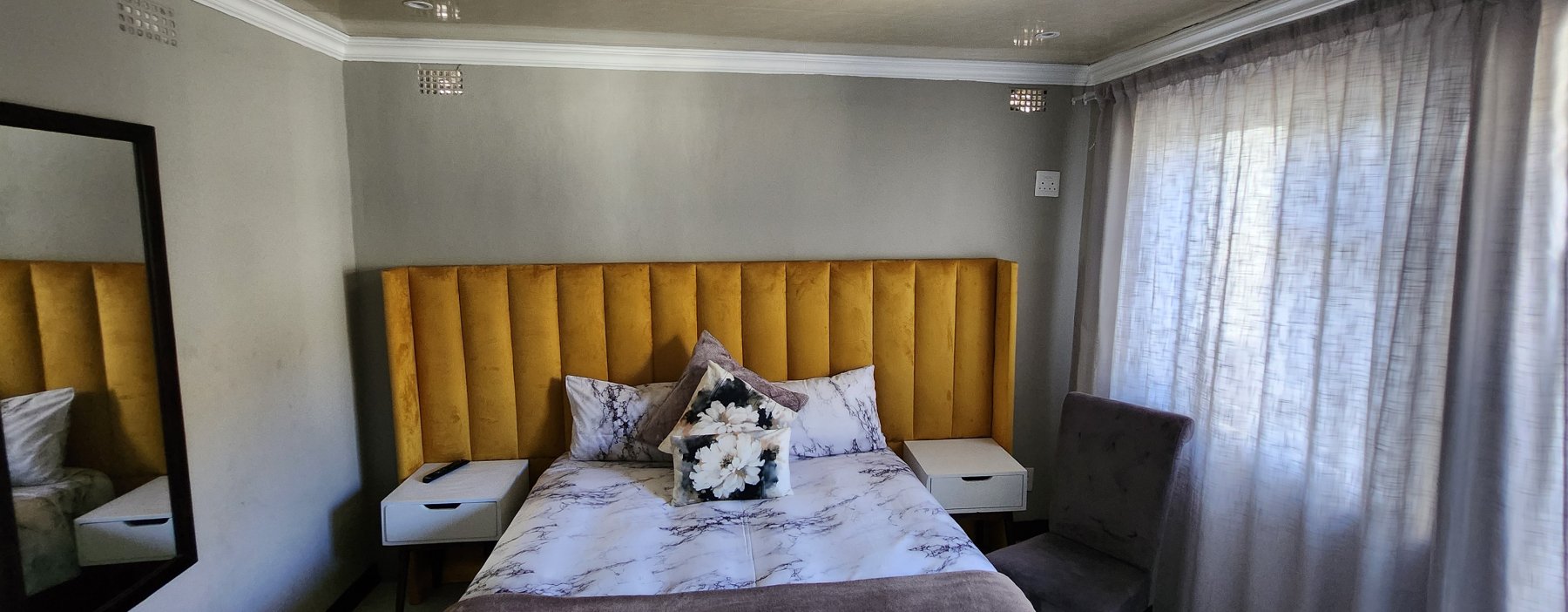 Room G — Executive Rear Rooms Suite