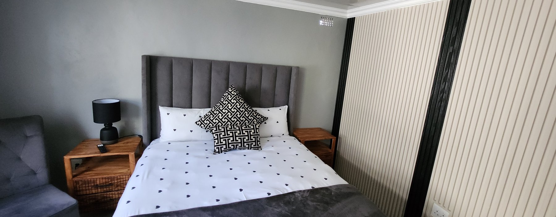 Room H — Executive Rear Rooms Suite